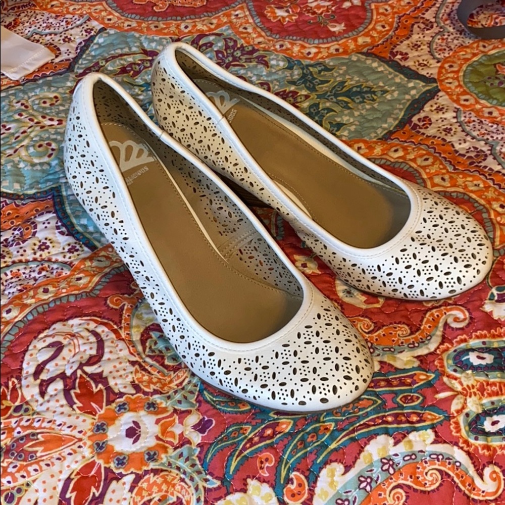 Fergalicious by Fergie white wedge heels